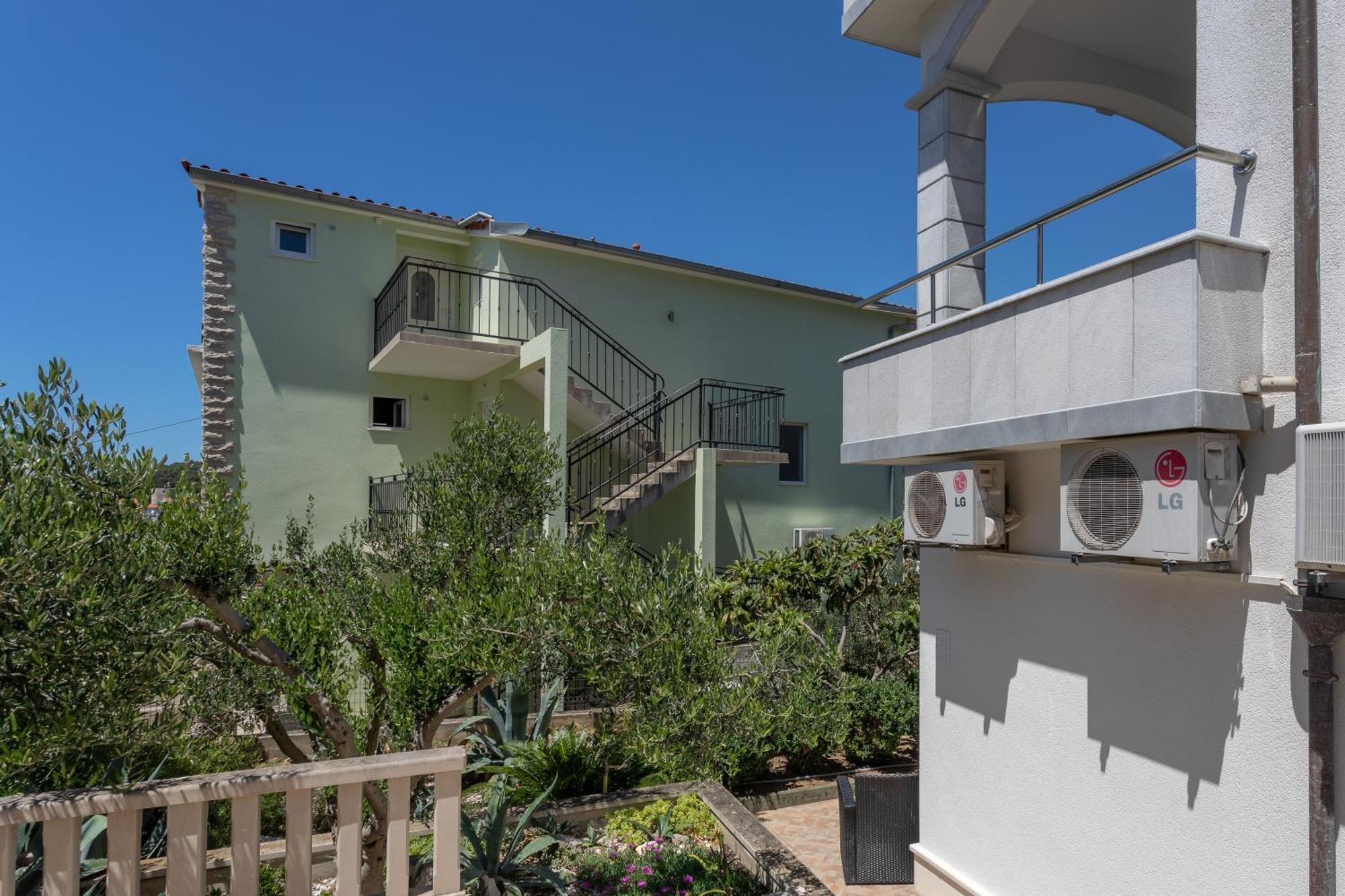 חוואר Apartmani Jakic 2 מראה חיצוני תמונה